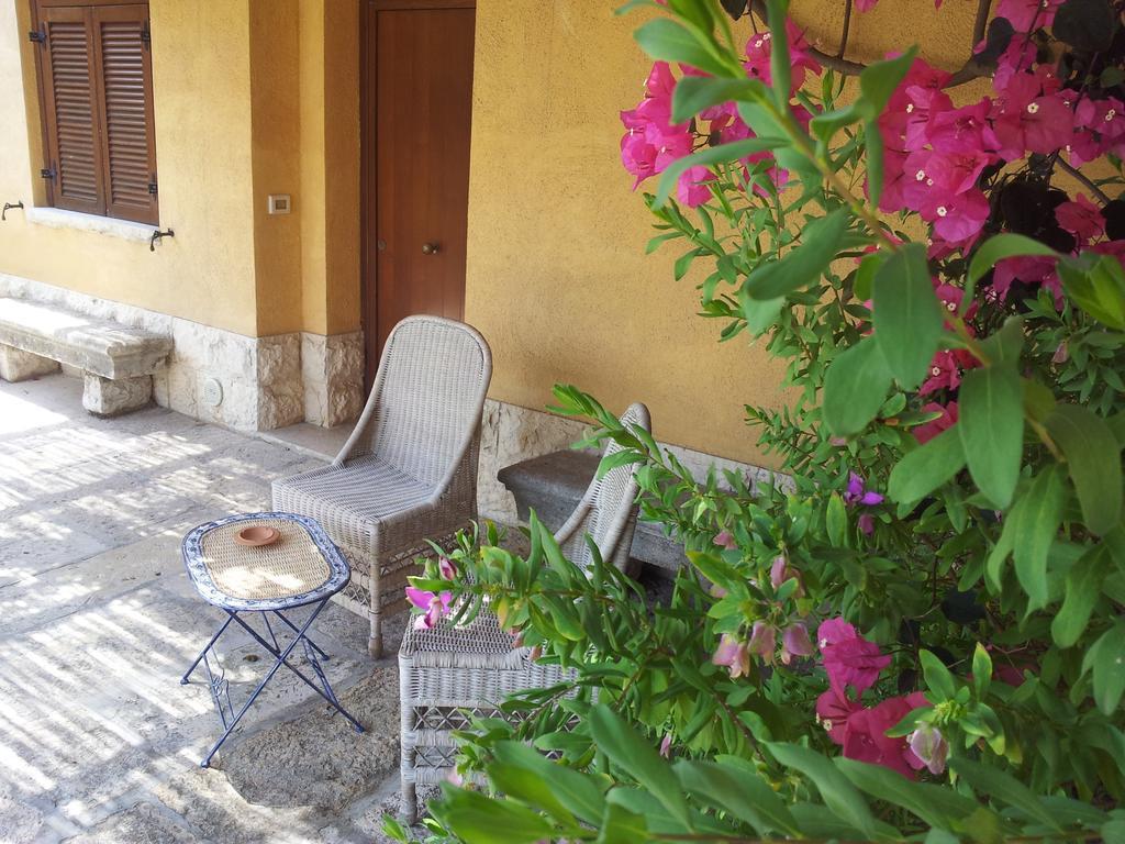 Villa Carcano Trani Kamer foto
