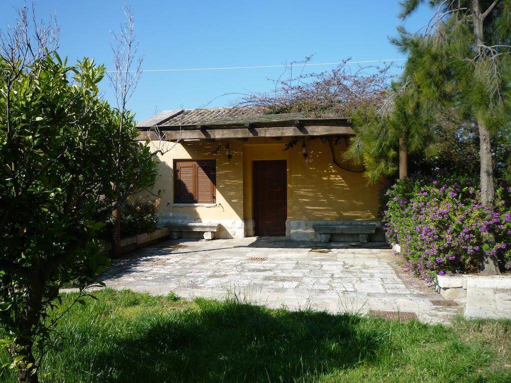 Villa Carcano Trani Kamer foto